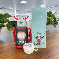 Haute qualité grande capacité Cool Football bouteilles bouteille d'eau pour enfants en plastique Double paroi en acier inoxydable mignon tasse