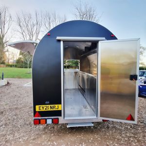 Özelleştirilebilir Mini Açık Hava Servis Arabası Çekilebilir Mobil Yiyecek Kamyonu (Kahve ve Dondurma İkramı İçin) Tam Mutfak Ekipmanları Dahil - Product Image 4