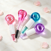 Globes de glace pour le visage en forme de cœur, masseur facial rafraîchissant, rouleau de glace en gel réutilisable pour les soins de la peau, massage facial