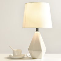 Lampe de table en céramique moderne et minimaliste pour salon, chambre ou chevet – Décoration élégante et luxueuse, style à brancher