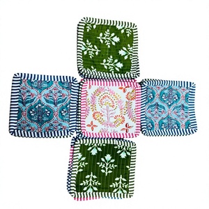 Sous-verres en coton matelassé imprimé indien, faits à la main, motif floral, réversibles, résistants à la chaleur, protection de table - Product Image 1