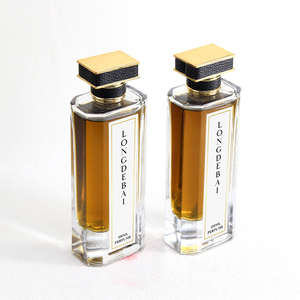 Nuevo Diseño de Lujo, Botella de Perfume Cuadrada de Vidrio de 100 ml, Transparente Mate con Grabado, Tapa de Zamac, Botella con Atomizador - Product Image 2