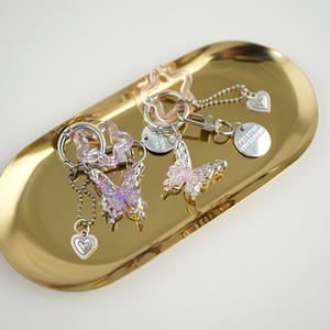 Mengda nouvelle version coréenne <span class=keywords><strong>de</strong></span> l'élément <span class=keywords><strong>de</strong></span> dés Red Love Small perlé alliage clé décoration boucle pendentif sac pendentif en gros - Product Image 4