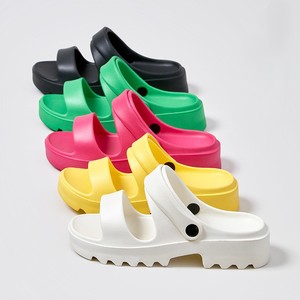 Sandales compensées élégantes ODM OEM pour femmes, à talon réversible, avec boucle réglable, en EVA, à enfiler, pour l'extérieur et la <span class=keywords><strong>plage</strong></span>, type sabots et mules, vente en gros - Product Image 3
