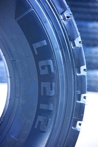 ยางรถบรรทุกและรถบัส LCH T-REX แบบไม่มียางใน ขนาด 12R22.5 ผลิตจากเหล็กกล้าทั้งหมด สำหรับรถบรรทุกหนักและรถบัส ยางเรเดียล ยางรถยนต์ทั่วไป - Product Image 2