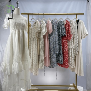 Otros Vestidos de Alta Calidad en Mezcla de Poliéster/Algodón, Colores Variados, Venta al Por Mayor, Ropa de Invierno de Segunda Mano, Usada, Limpia, 95-100% Premium - Product Image 4
