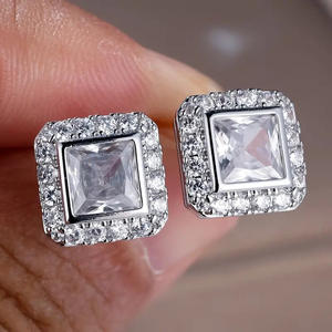 Boucles d'oreilles clous en zircon taille princesse blanc champagne, serti clos géométrique, bijoux de mode classiques pour femme pour les soirées - Product Image 3