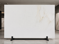 Dalles et carreaux en marbre blanc pour vanités de salle de bain, tables basses, consoles, buffets, lavabos et murs décoratifs