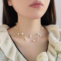 Collier IGI élégant et raffiné pour enfants, avec perles blanches, ailes de cœur argentées et arrangement isométrique, style classique et de niche