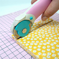 Cutter rotatif de 45 mm pour tissu, cuir, feutre, outil ergonomique de couture et de matelassage avec lame auto-rétractable et changement rapide de lame