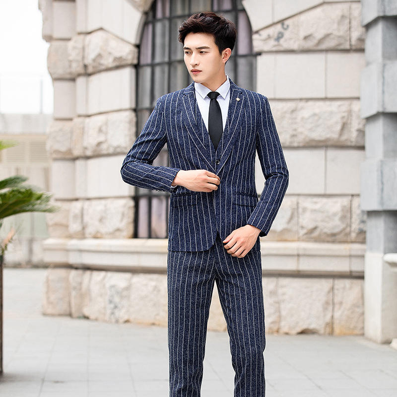 Costume de smoking de marié rayé bleu à fines rayures