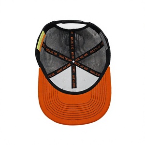Casquette de camionneur pour adulte à 5 panneaux avec logo tissé réglable et dos en maille, idéale pour les activités décontractées en extérieur, la pêche et le cyclisme, fabriquée dans une usine au Vietnam - Product Image 4