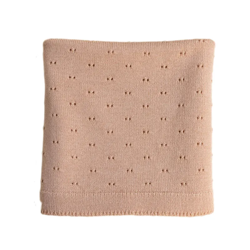 Vente en gros couverture en tricot de luxe creuse en coton Pointelle pour bébé pour l'hiver en grande maille fine mouchetée personnalisée de créateur