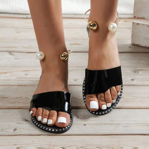 Sandales plates pour femmes à bout ouvert, simples, style romain, avec boucle en métal perlé, à enfiler, semelle intérieure en TPR - Quatre tailles plus grandes, tendance mode pour l'été - Product Image 3