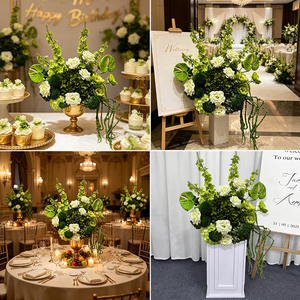 Centro de Mesa Floral con Tonos Forestales Refrescantes para Caballete de Bienvenida de Boda - Product Image 3