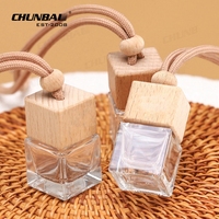 Mini bouteille de désodorisant de voiture en verre suspendue classique de luxe de 8ml vide avec capuchon en bois noir diffuseur de parfum d'huile essentielle de voiture