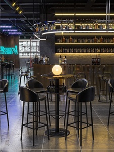 Mobilier <span class=keywords><strong>de</strong></span> taverne moderne Ensemble <span class=keywords><strong>de</strong></span> chaises <span class=keywords><strong>de</strong></span> table <span class=keywords><strong>de</strong></span> bar Petite taverne <span class=keywords><strong>Banc</strong></span> à pieds hauts Plate-forme transparente Tables design d'art en fer pour bar - Product Image 2