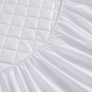 Protector de Colchón Impermeable con Relleno Lavable Hipoalergénico, Cubre Colchón Acolchado de Punto Blanco de Poliéster/Algodón - Product Image 1