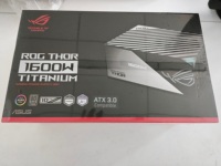 Alimentation ROG THOR 1600W Titanium ATX3.0 PCIe5.0 avec écran OLED, synchronisation RGB, entièrement modulaire pour station de travail gaming