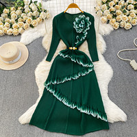 Gaun Lipit V-Neck Vintage Mewah Wanita Dekorasi Bunga 3D Lengan Panjang Berlipit Gaun Wanita Elegan