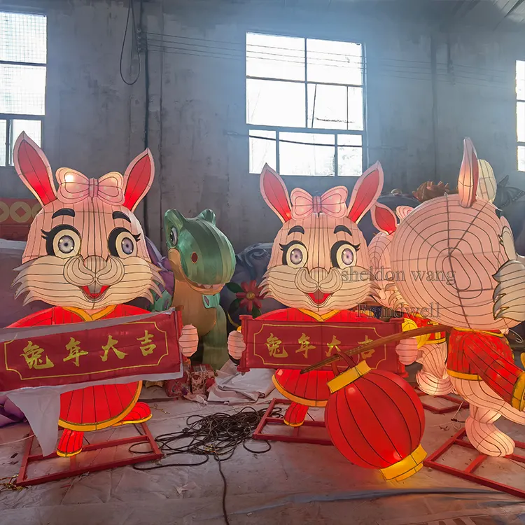 Decorazione di conigli di capodanno lunare cinese/lanterna di seta a led animali/ornamenti di lanterne di pietra zigong