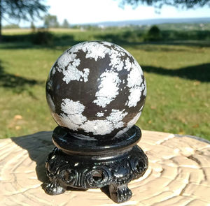 Cristaux naturels de guérison en gros, sphère de cristal d'obsidienne flocon de neige polie à la main pour le Feng Shui et la décoration intérieure - Product Image 1