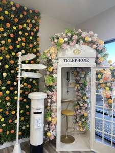 Cabine téléphonique blanche avec livre <span class=keywords><strong>d</strong></span>'or audio <span class=keywords><strong>d</strong></span>écoration de mariage lumière au néon fleurs artificielles cabine téléphonique de mariage - Product Image 4