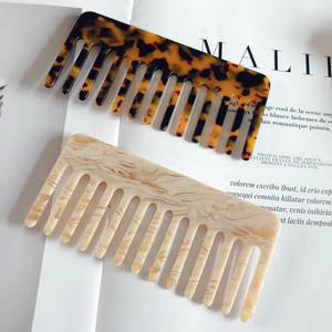 Pettine per Capelli in Eco Acetato di Cellulosa a Denti Larghi da <span class=keywords><strong>4</strong></span> mm per Donna e Ragazza Stile Coreano con Logo Personalizzato all'Ingrosso da Fabbrica Certificata BSCI e GRS - Product Image 5