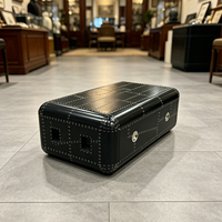 Table basse en aluminium noir de style industriel rétro avec accents rivetés, table d'appoint haut de gamme dotée d'un rangement créatif, mobilier pour la maison