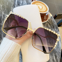 81065 Lunettes de soleil tendance pour femmes, monture ronde, verres en PC, perles, protection UV