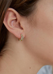 Modernos Pendientes de Aro Dobles de Oro de 18K para Mujer con Circonitas y Turquesa en Canal, Ideales para Regalo de Boda - Product Image 4