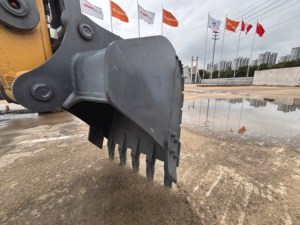 Maquinaria de construcción china excavadora sobre orugas usada 0, 35m3 XE80E con capacidad de carga de 8 toneladas a la venta EPA y certificado CE - Product Image 5