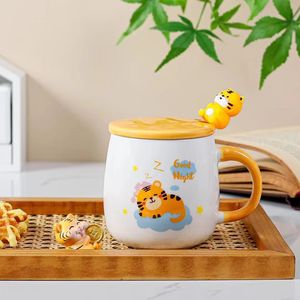 <span class=keywords><strong>Taza</strong></span> y tapa de tigre de dibujos animados para niños, <span class=keywords><strong>Taza</strong></span> de cerámica con cuchara, caja de Color, regalo Kawaii - Product Image 1