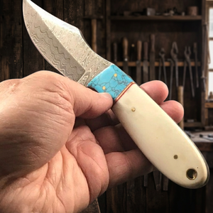 Cuchillo Skinner de Acero de Damasco Hecho a Mano con Hoja Recta y Punta Caída, Incrustaciones de Turquesa y Mango de Hueso de Camello, Grado Industrial OEM/ODM - Product Image 3