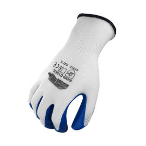 The new 13G oil resistant nitrile gloves are Working gloves - Product Image 6