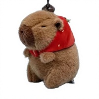 Poupée Capybara en peluche avec casque fraise, inspirée des influenceurs, rembourrée en coton PP, porte-clés, pendentif de sac à dos, petit cadeau, à partir de 14 ans, TOYI