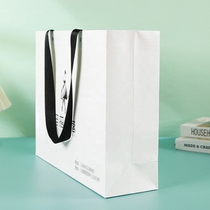 <span class=keywords><strong>Bolsa</strong></span> De Regalo De Papel Estampada En Caliente Personalizada Con Asas <span class=keywords><strong>Bolsa</strong></span> De Papel Bolsas De Agradecimiento Para <span class=keywords><strong>Boutique</strong></span> Bolsas Personalizadas De Papel <span class=keywords><strong>Kraft</strong></span> - Product Image 3