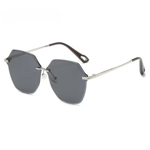Nouvelle Tendance Mode : Lunettes de <span class=keywords><strong>Soleil</strong></span> <span class=keywords><strong>Femme</strong></span> Sans Monture, Protection UV400, Haut de Gamme, Personnalité, Amincissant le Visage, Or Blanc, Pour Soirée - Product Image 6