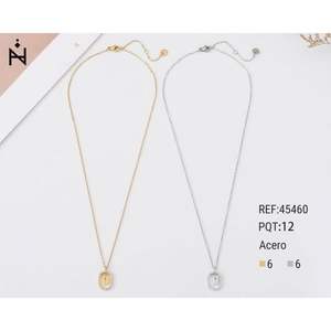 Collana con Ciondolo Lettera D Zyra 10x15Cm, Catena a Serpente, Gioielli Minimalisti alla Moda in Acciaio Inossidabile Oro e Argento - Product Image 1