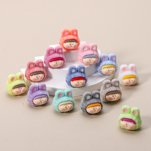 Ornements en peluche tête de Lilith floquée rouge vif, accessoires de bijoux DIY en résine époxy, pendentifs mignons, figurines, style frais et doux - Product Image 1