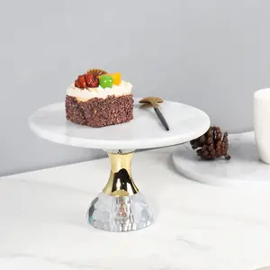 装飾的な結婚式のテーブル大理石の金属アクリル台座ケーキスタンド北欧のデザートディスプレイケーキスタンド