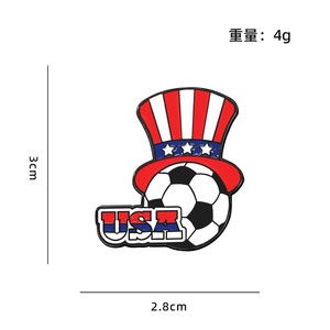 Insignia Conmemorativa de Aleación Metálica con Forma de Balón de Fútbol 2026, Decoración Versátil para Mochilas - Product Image 3