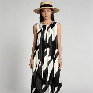 Robe longue plissée pour femme, imprimé abstrait noir et blanc, coupe ample, idéale pour les vacances à la plage - Product Image 1