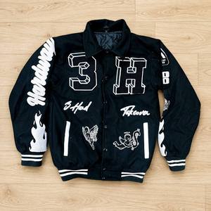 <span class=keywords><strong>Giacca</strong></span> Varsity Personalizzata in Cotone Pesante Stile Y2K Grunge con Ricamo 3H Cherub Flame e Bottoni a Scatto per Uomo - Product Image 1