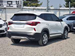 Kilometraje Original 2022, Seltos Blanco, Auto de Gasolina, SUV Compacto con Advertencia de Colisión Frontal - Product Image 2