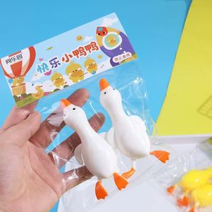 Nuevo y Popular Juguete Antiestrés de Pato, 2 Piezas por Bolsa, Elástico y Blandito para Apretar, para Niños de 5 a 7 Años, para Niños y Niñas - Product Image 3