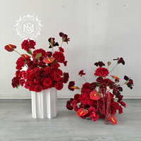 Set Bunga Artifisial Burgundy, Mawar Merah Tua & Eucalyptus, Sempurna untuk Dekorasi Meja & Lorong Pernikahan.