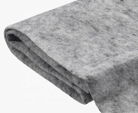 Sous-couche de tapis en feutre non tissé 100 % polyester gris uni de 1 mm personnalisable, teinte, avec colle antidérapante pour la face inférieure