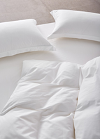 Parure de lit d'hôtel 4 étoiles 150*200cm Premium avec logo personnalisé 100% coton Housse de couette Couvre-lit Drap de lit blanc Ensemble de literie d'hôtel