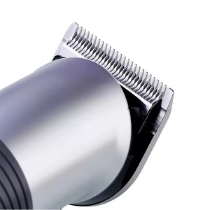 Cortadora de Pelo Profesional Sunmax 20W, Recargable por USB, para Uso en Salón, Cuerpo de Aleación de Aluminio, Mango Metálico ST-0169 - Product Image 4